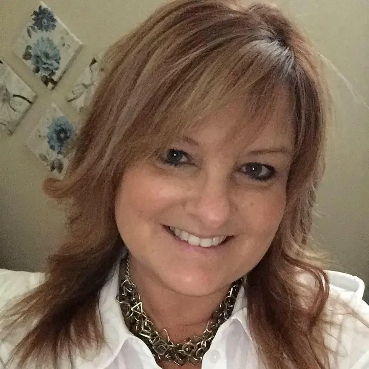 Portrait of author Jacqueline Ayers